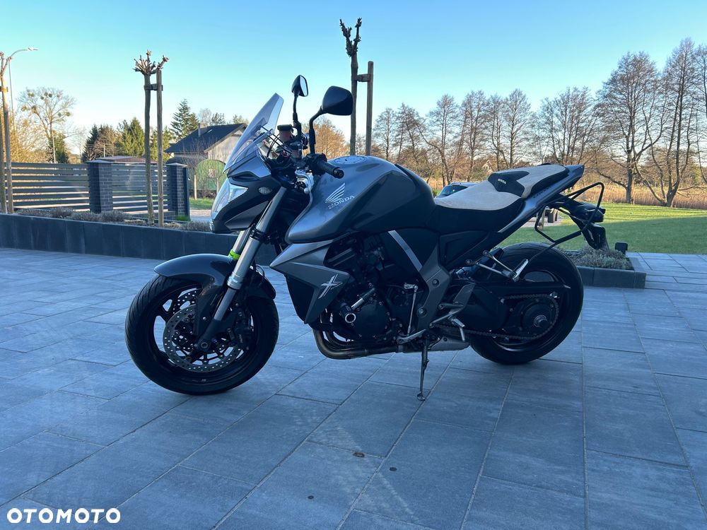Honda CB - 12