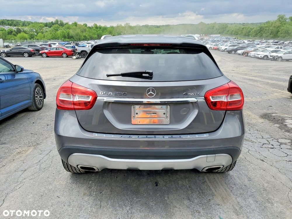 Mercedes-Benz GLA - 7