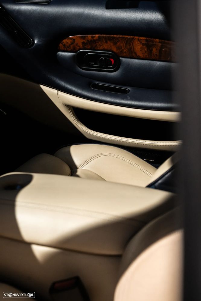 Aston Martin DB7 Vantage Coupé - 32