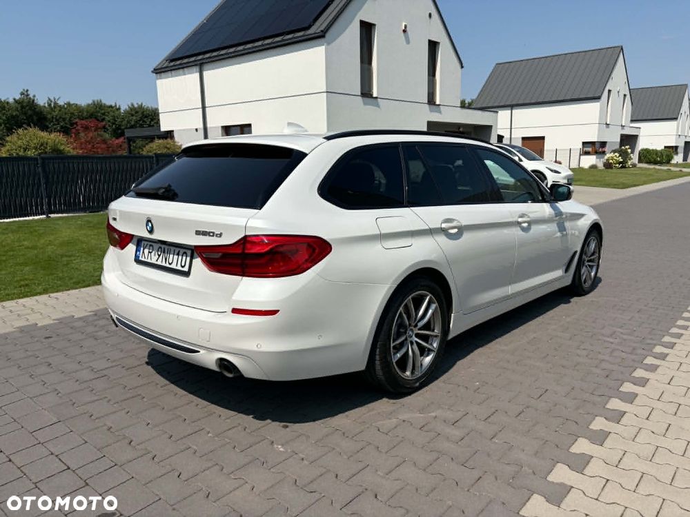 BMW Seria 5 520d xDrive Sport Line - 10