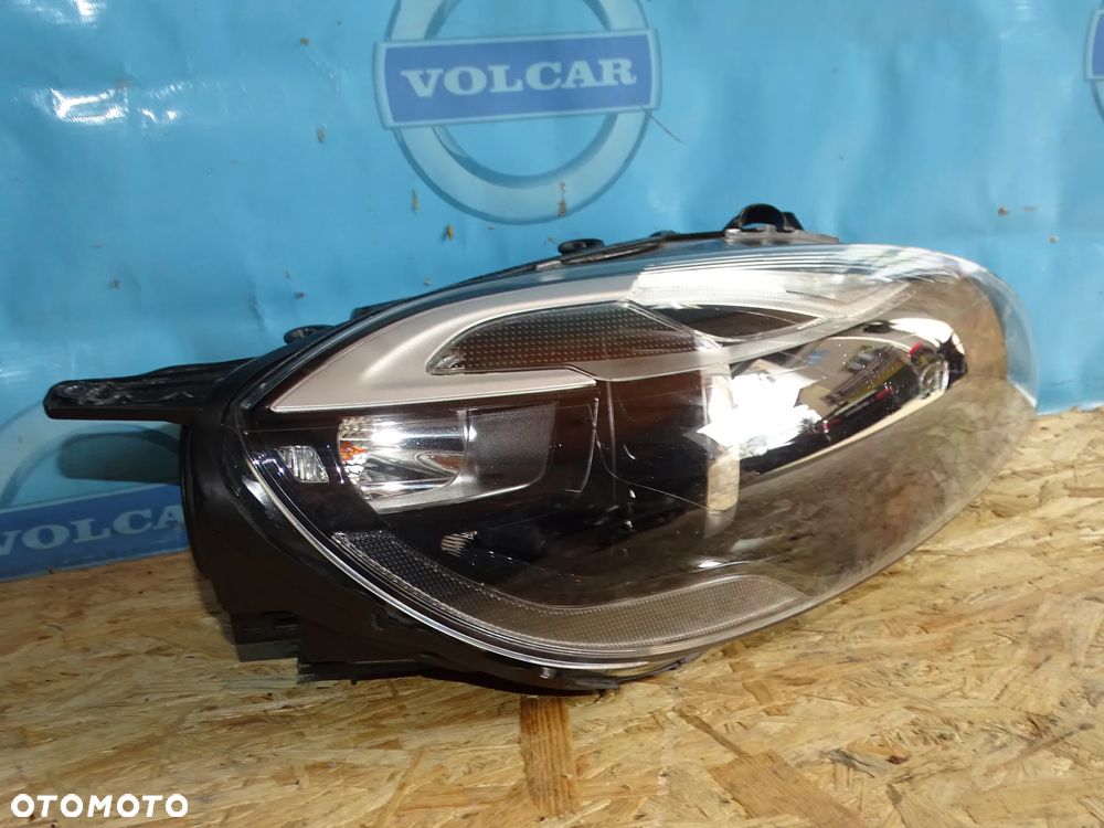 LAMPA XENON PRAWA VOLVO V40 EUROPA 2012- - 3