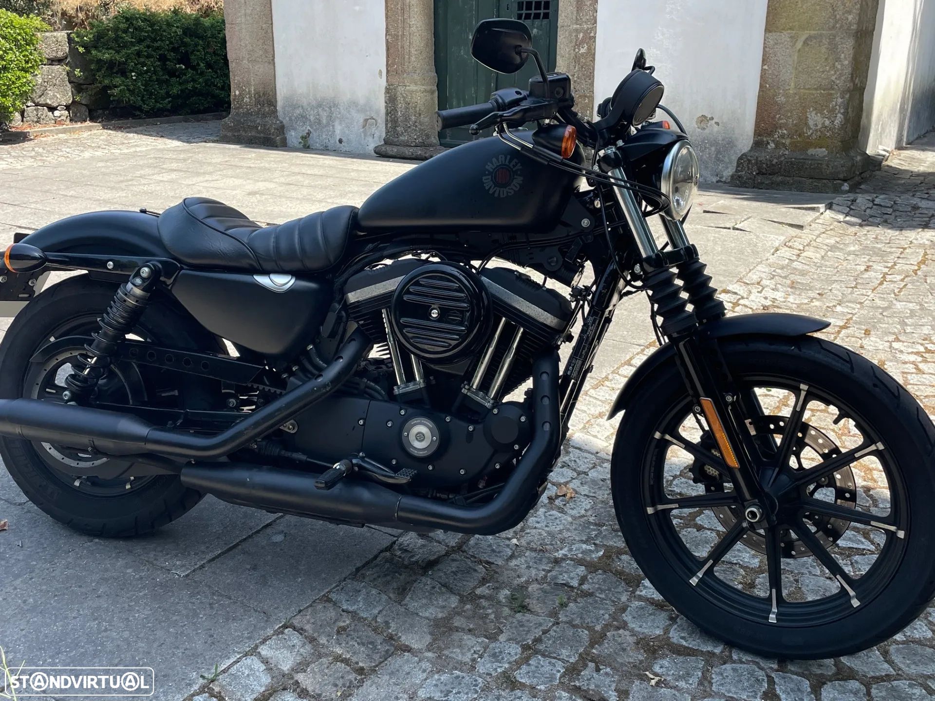 Harley-Davidson Sportster IRON 883 - 1
