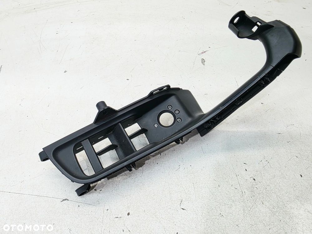 UCHWYT RĄCZKA DRZWI LEWY PRZÓD AUDI A3 8V SPORTBACK 8V4959521 - 2