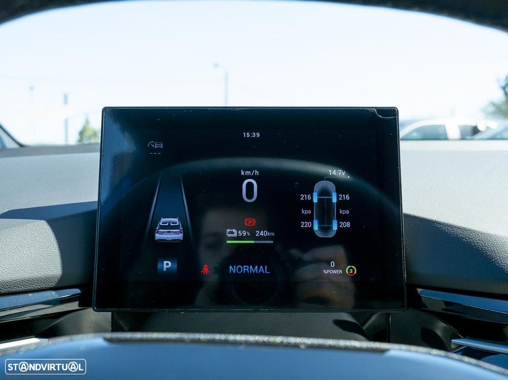 MG MG4 64 kWh Luxury - 28