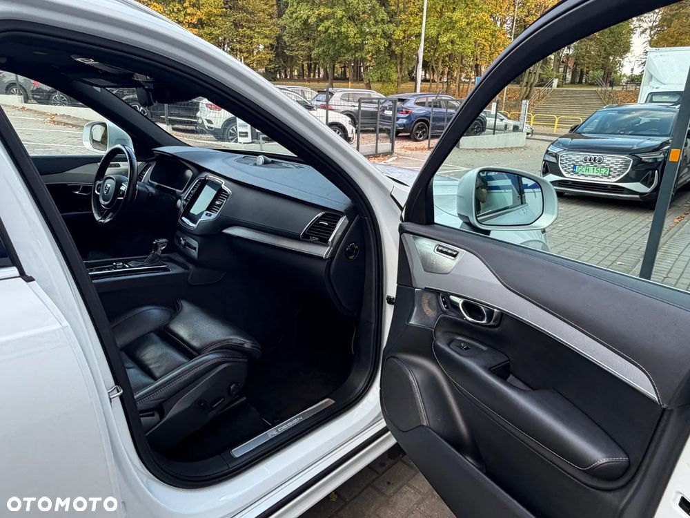 Volvo XC 90 D5 AWD Geartronic RDesign - 38