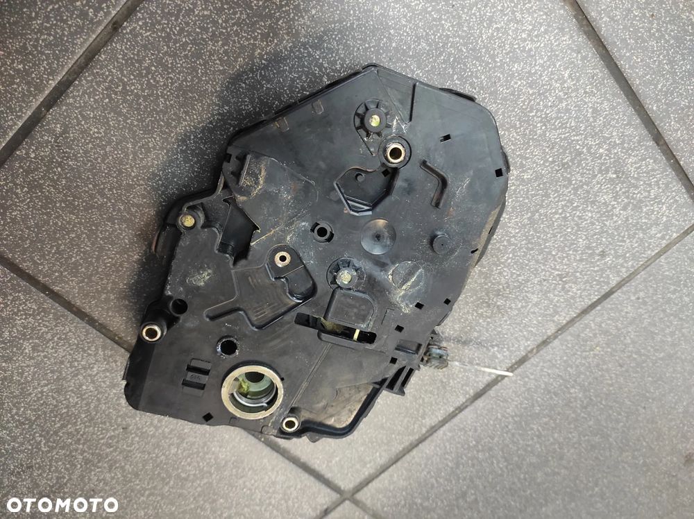ZAMEK KLAPY TYLNEJ TYŁ VW CADDY 3 04-15R 2K0 2K5 WYSYŁKA !!! - 2