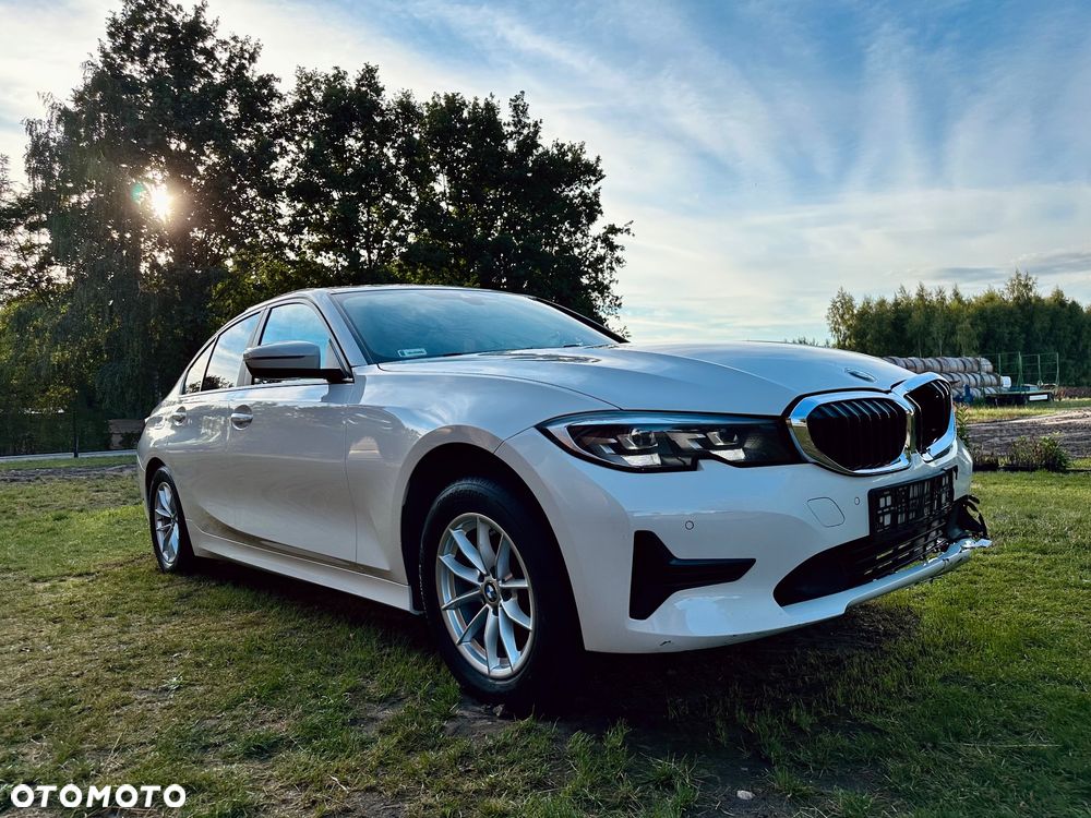 BMW Seria 3 318d - 23