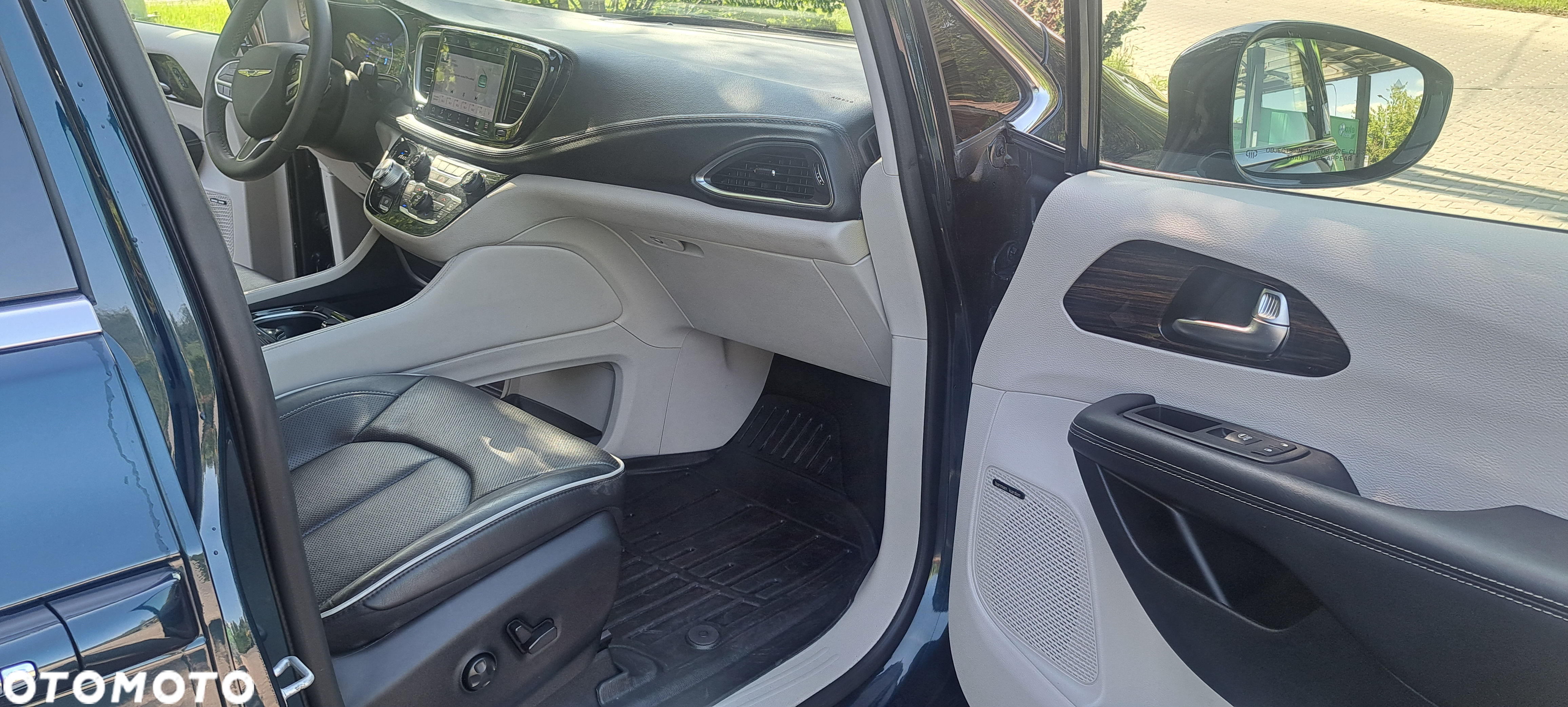 Chrysler Pacifica - 16