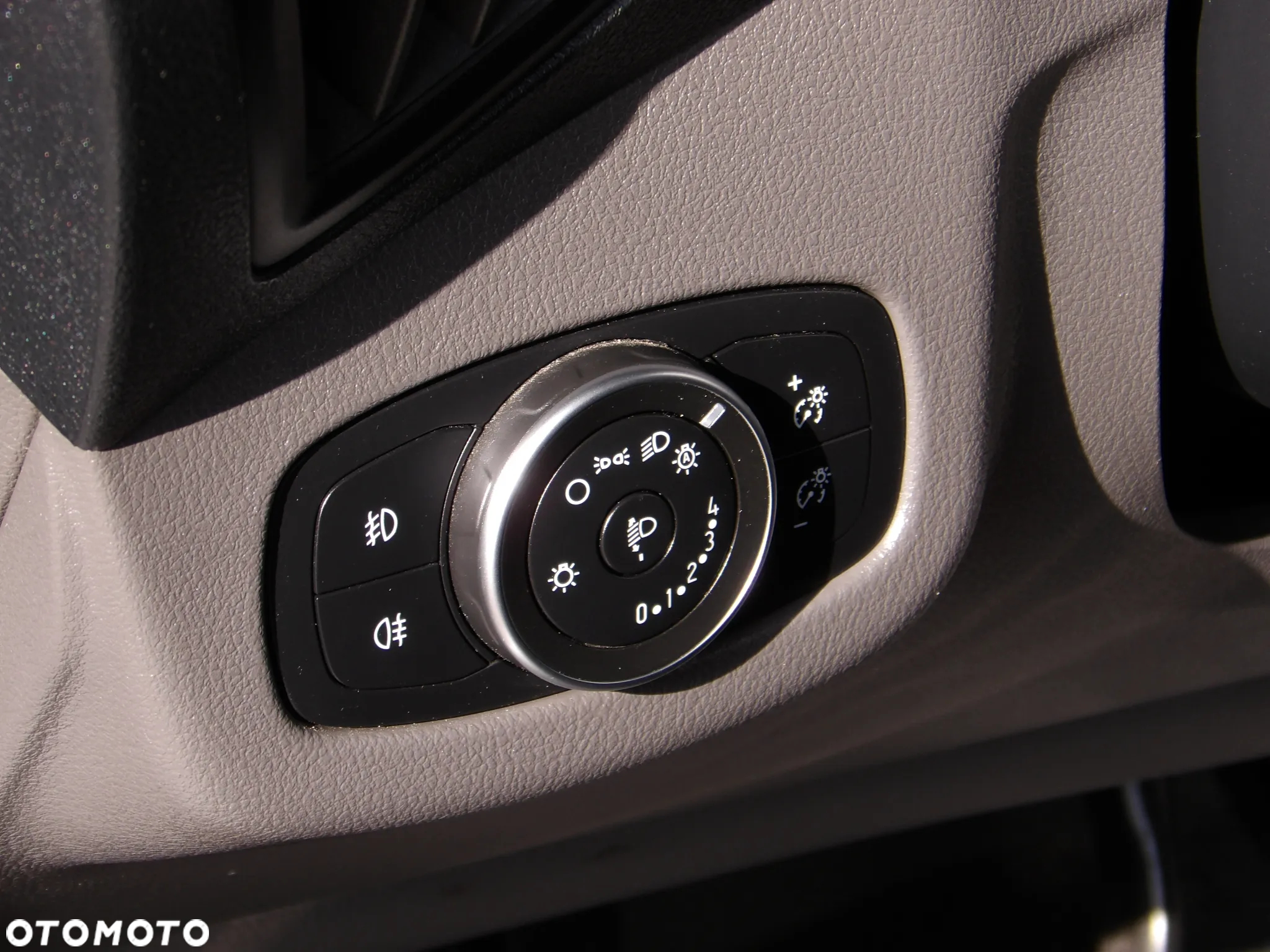 Ford Transit Courier - 18