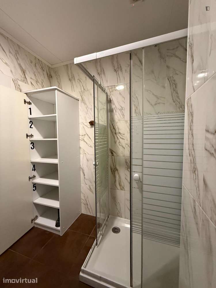 Quarto - localizado em Olivais Coimbra - Grande imagem: 3/13