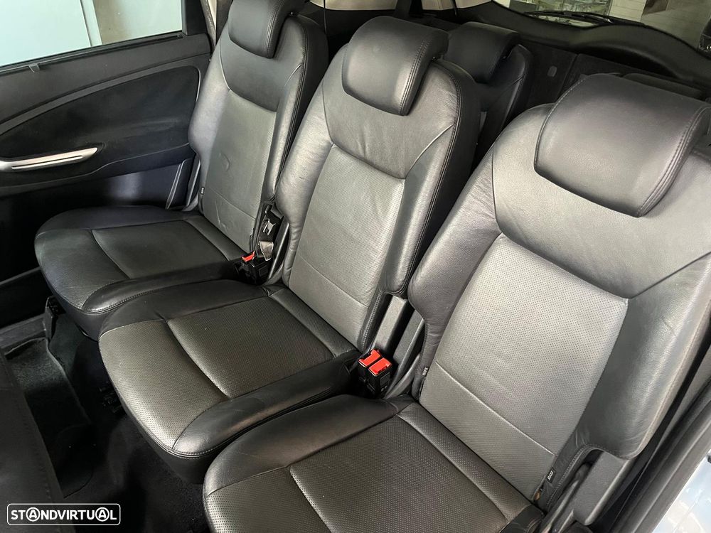 Ford S-Max 2.0 TDCi Titanium 7L — fotografia 11