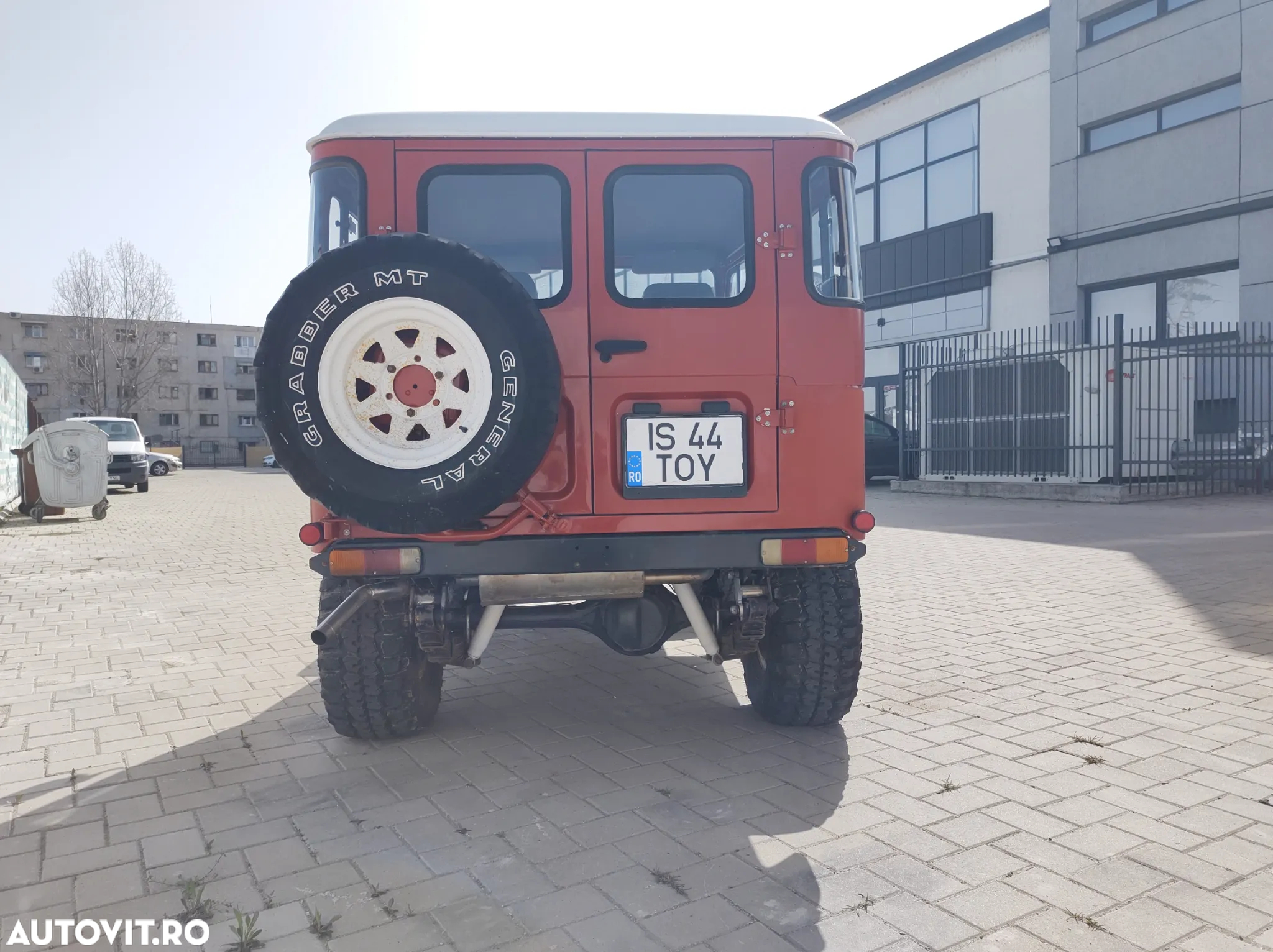 Toyota Land Cruiser - 4