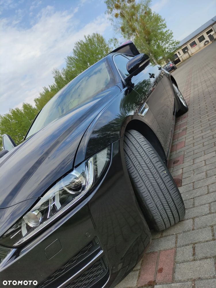 Jaguar XE 2.0 D Prestige - 9