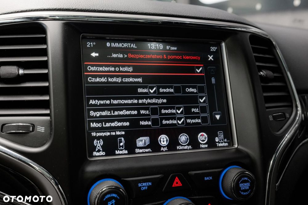 Jeep Grand Cherokee - 22