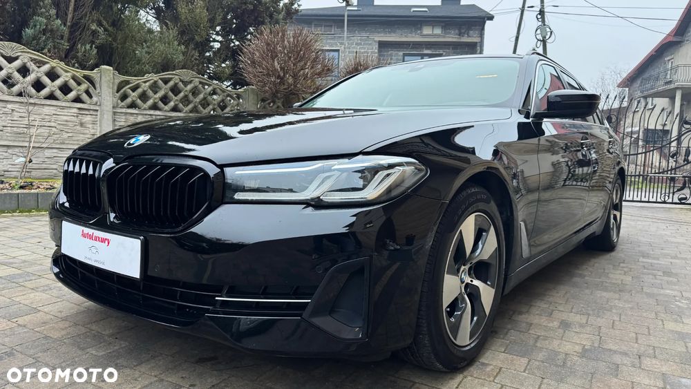 BMW Seria 5 520d Sport Line - 4