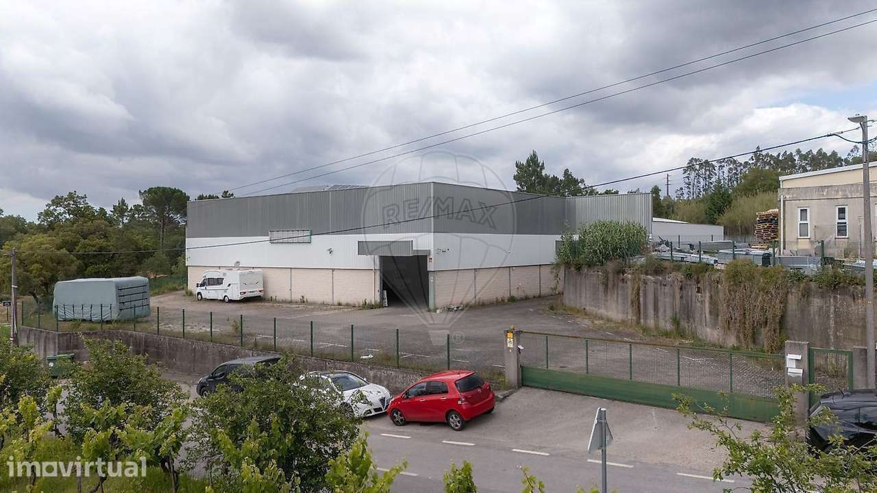 Armazém Industrial com 1.026 m² | Terreno de 3.381 m² | Brasfemes  ...