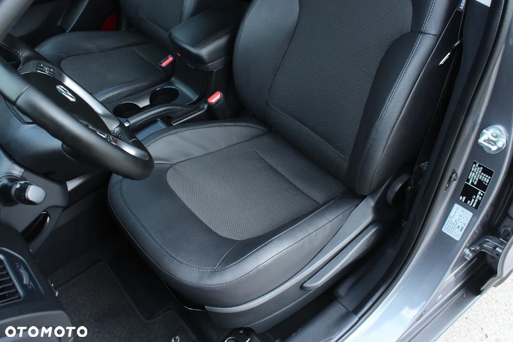 Hyundai ix35 1.7 CRDi 2WD Fifa World Cup Edition - 36