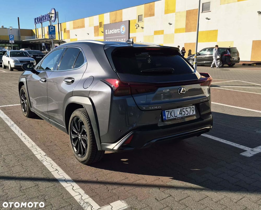 Lexus UX - 3