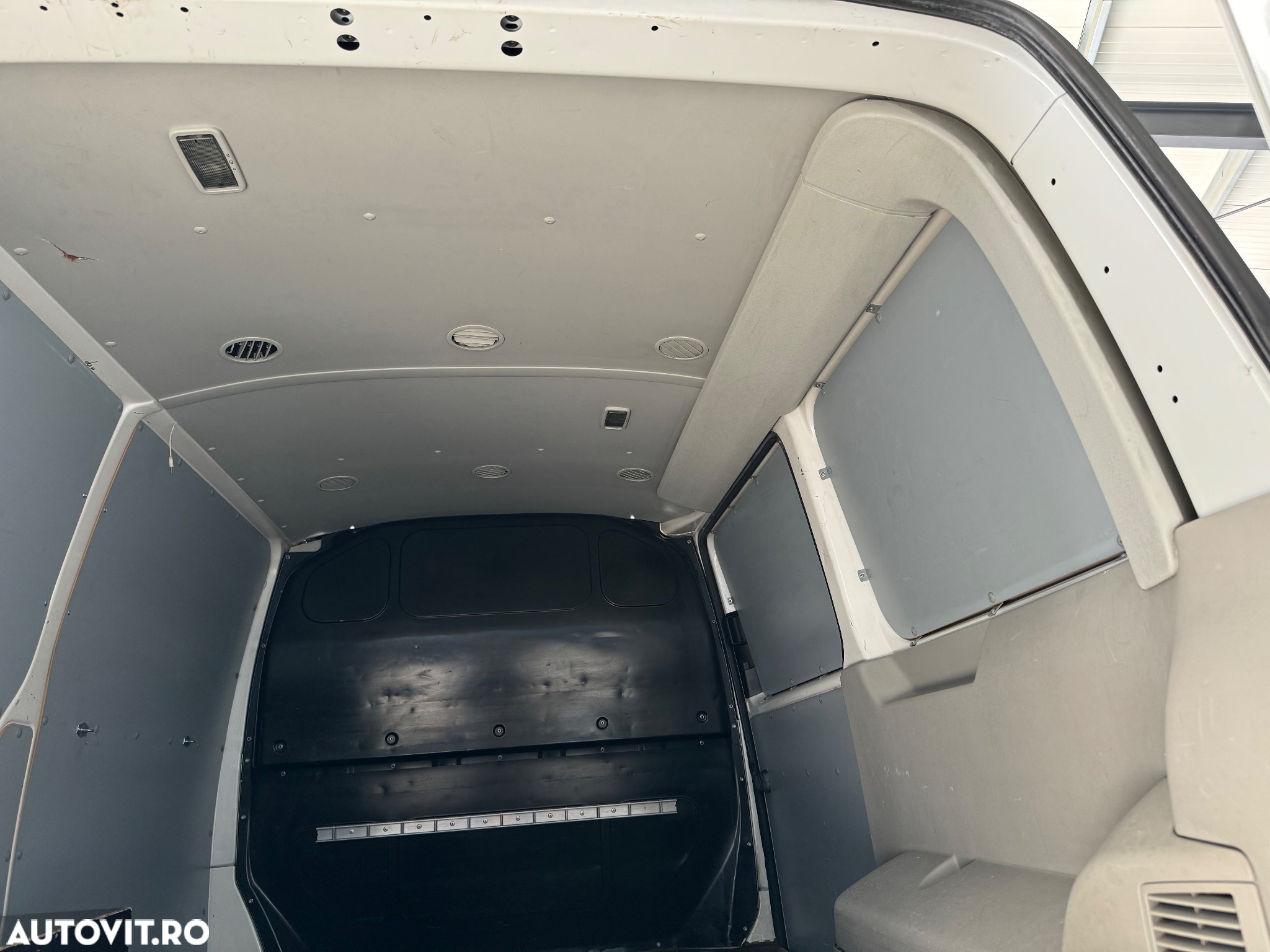 Volkswagen Transporter - 17