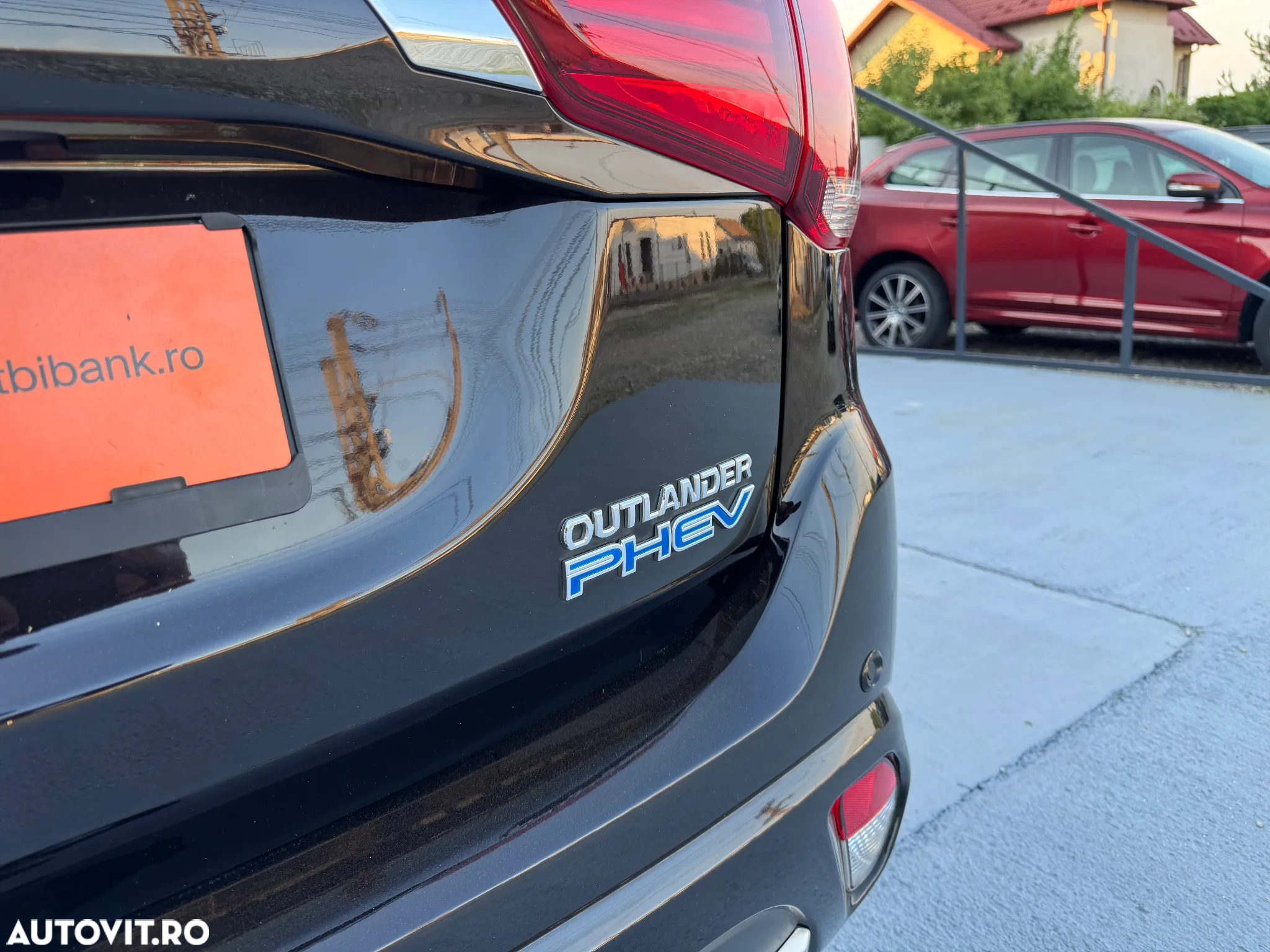 Mitsubishi Outlander 2.0 4WD Plug-In Hybrid - 37