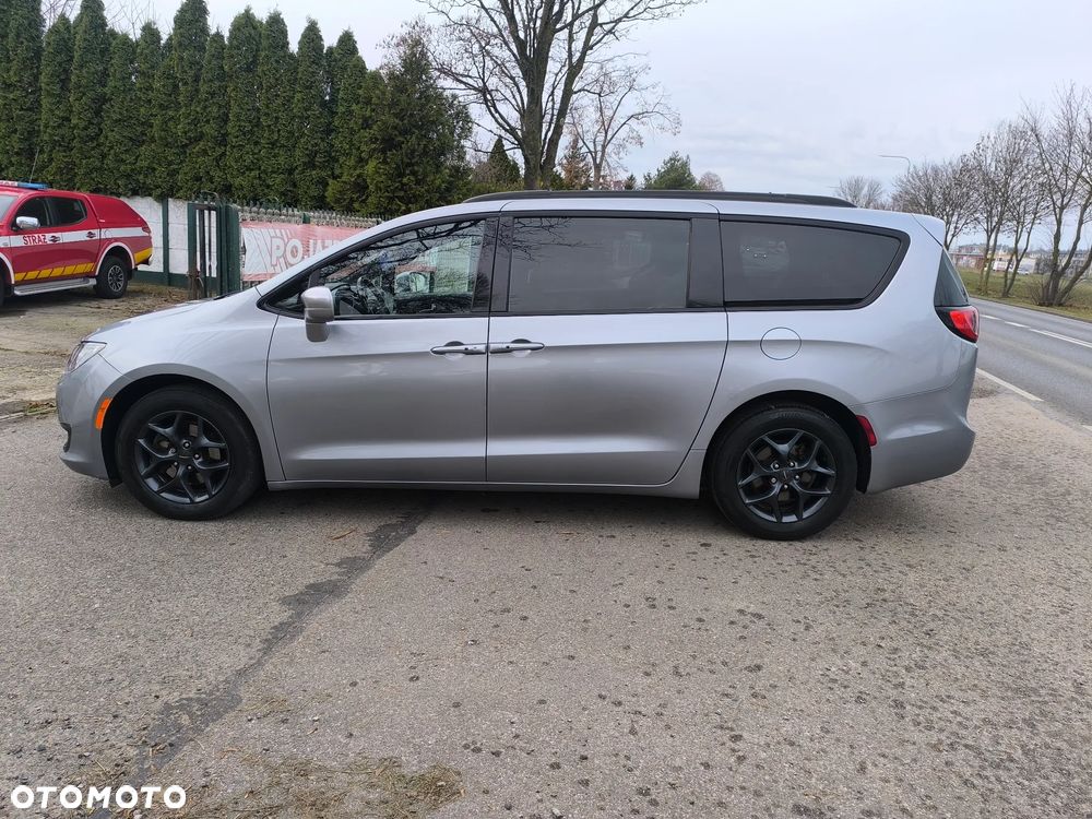 Chrysler Pacifica - 6