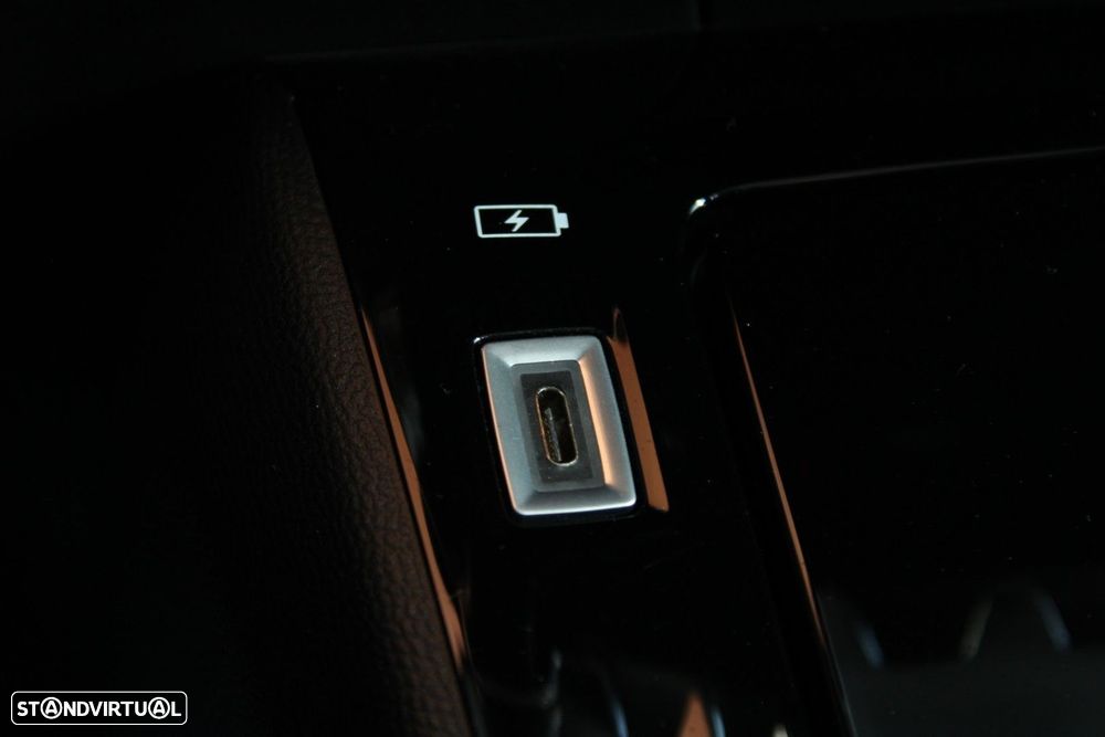 Peugeot e-2008 Allure - 38