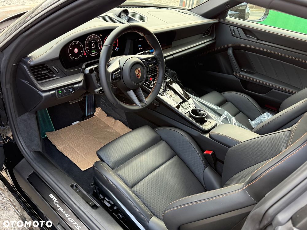 Porsche 911 Targa 4 GTS PDK - 19