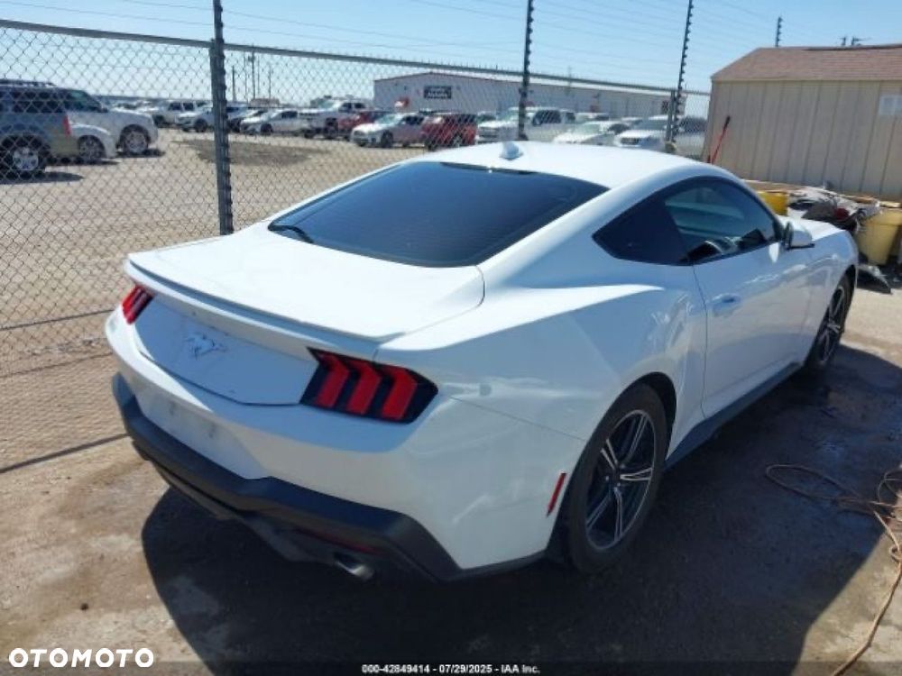 Ford Mustang - 3