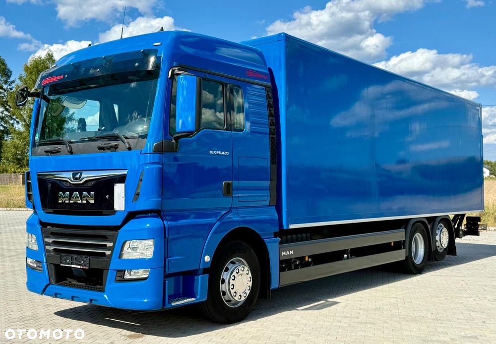 MAN TGX 26.420 / KONTENER / WINDA / 8.5 M DŁUGOŚCI / 21 EUROPALET / 6x2 / 3 OŚ PODNOSZONA I SKRĘTNA / ŁADOWNOŚĆ 14 415 KG / 2018 ROK / Z NIEMIEC - 2
