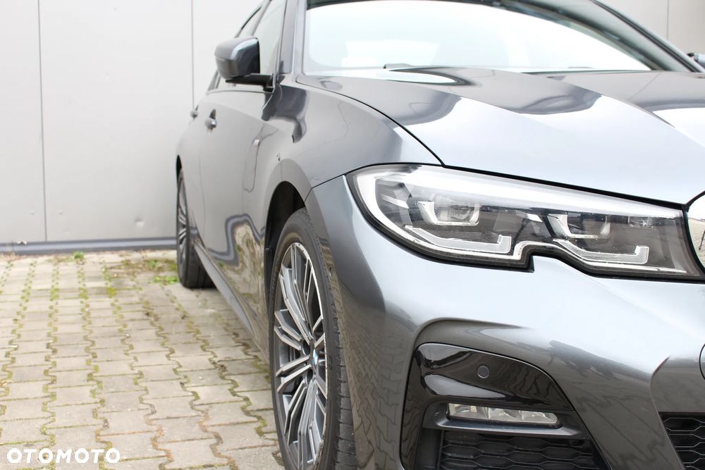BMW Seria 3 318d Sport Line - 9