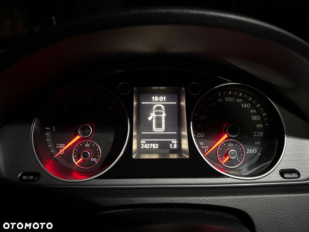 Volkswagen Passat 2.0 TDI DSG Comfortline - 12