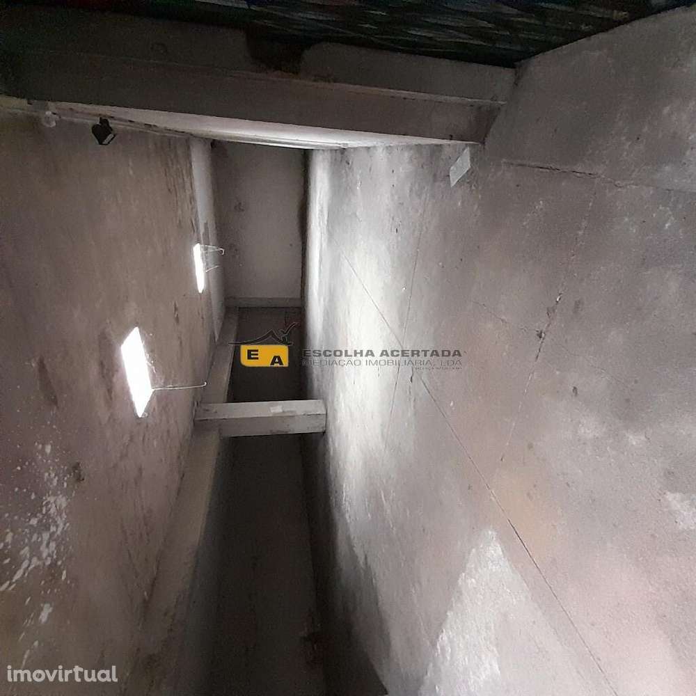 Loja e armazém Areosa ideal para clinica, ginásio, igreja ou serviços - Grande imagem: 5/29