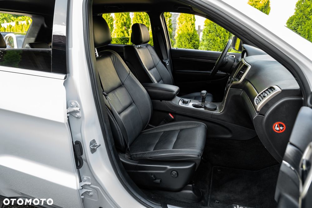 Jeep Grand Cherokee - 22