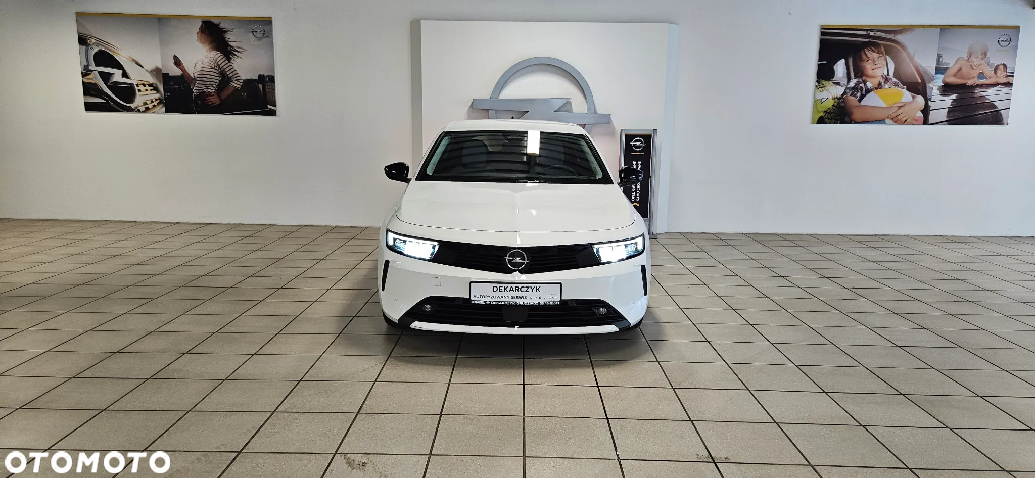 Opel Astra V 1.2 T Elegance S&S - 2
