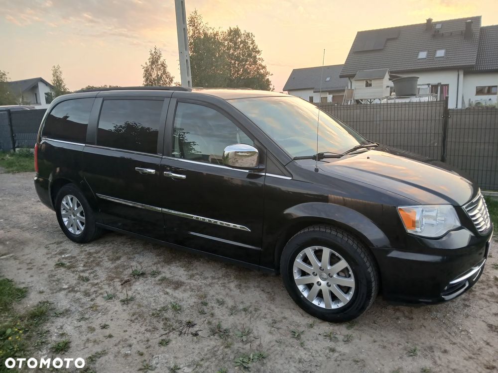 Chrysler Town & Country 3.6 Limited - 10