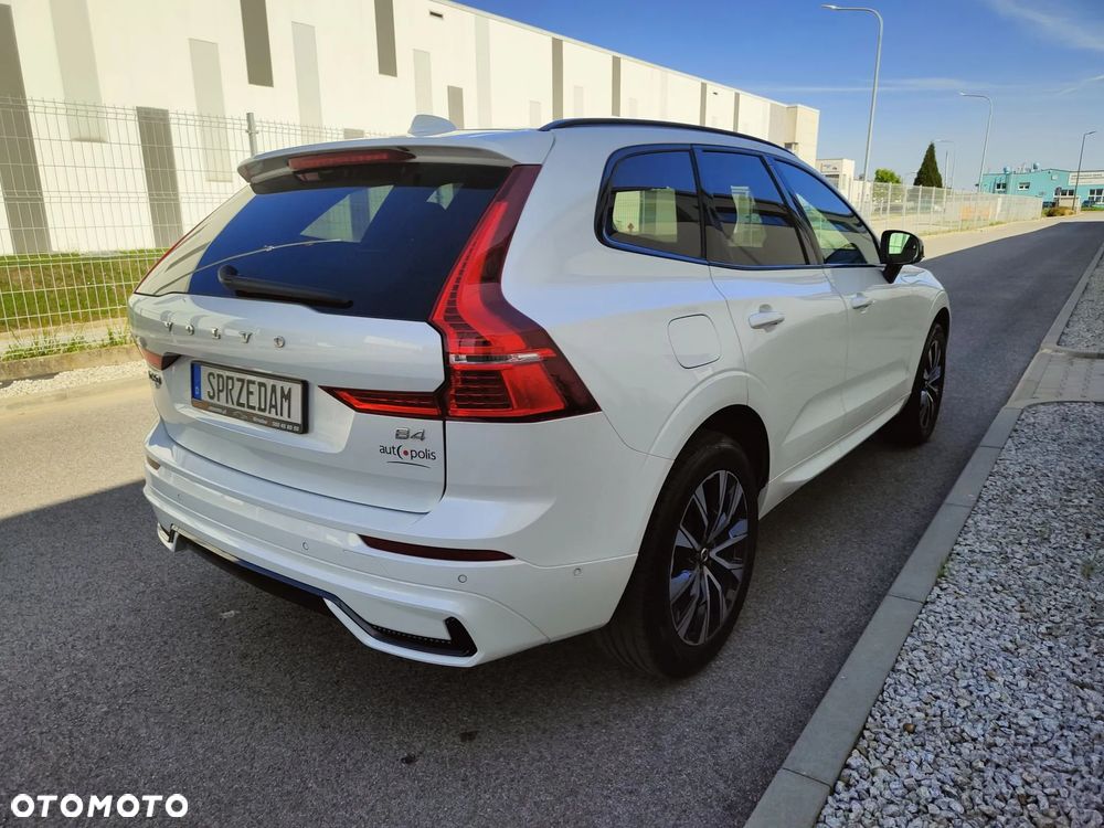 Volvo XC 60 B4 D Plus Dark - 4