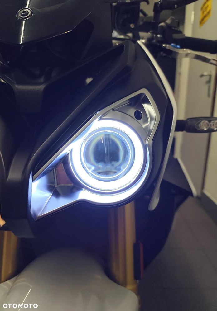BMW S - 32