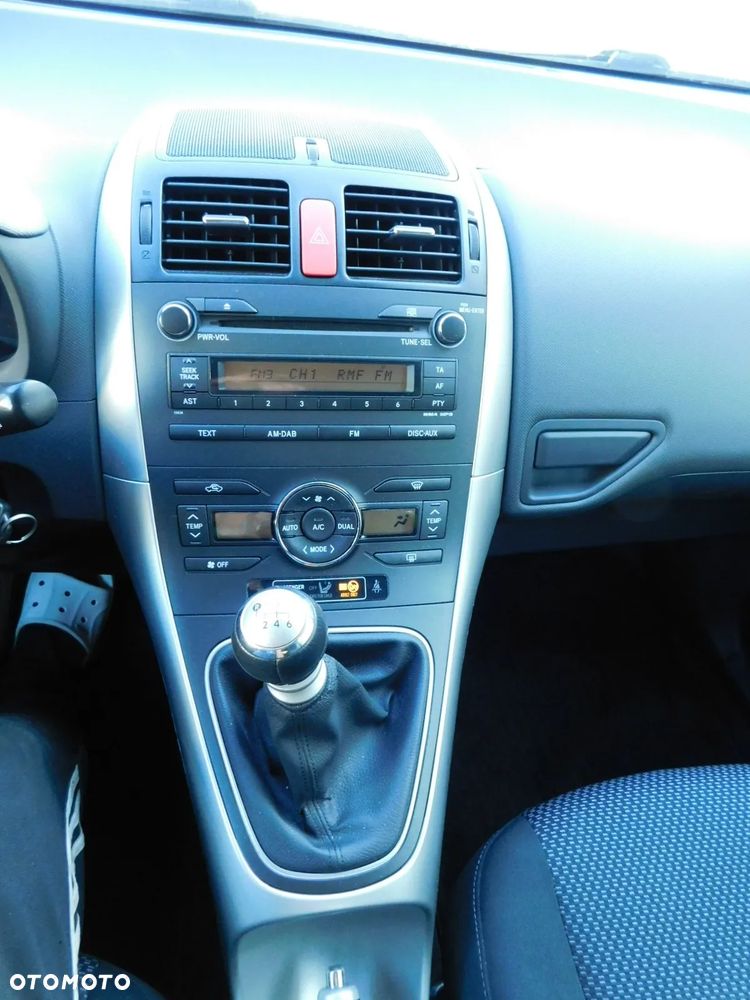 Toyota Auris 1.6 Executive - 17