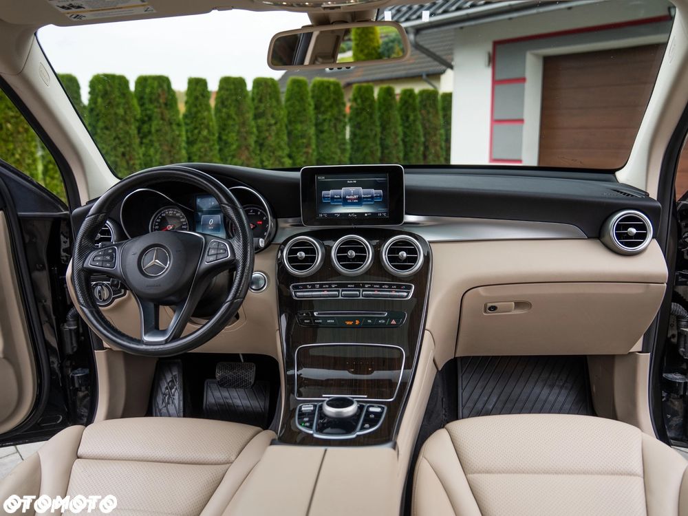 Mercedes-Benz GLC - 32