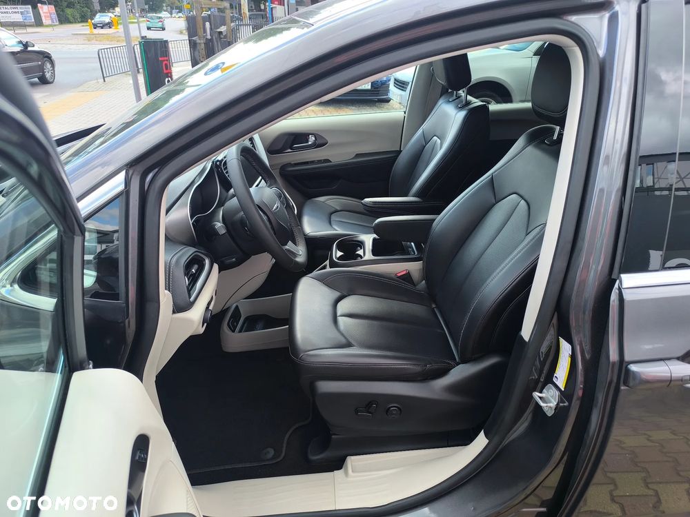 Chrysler Pacifica - 14