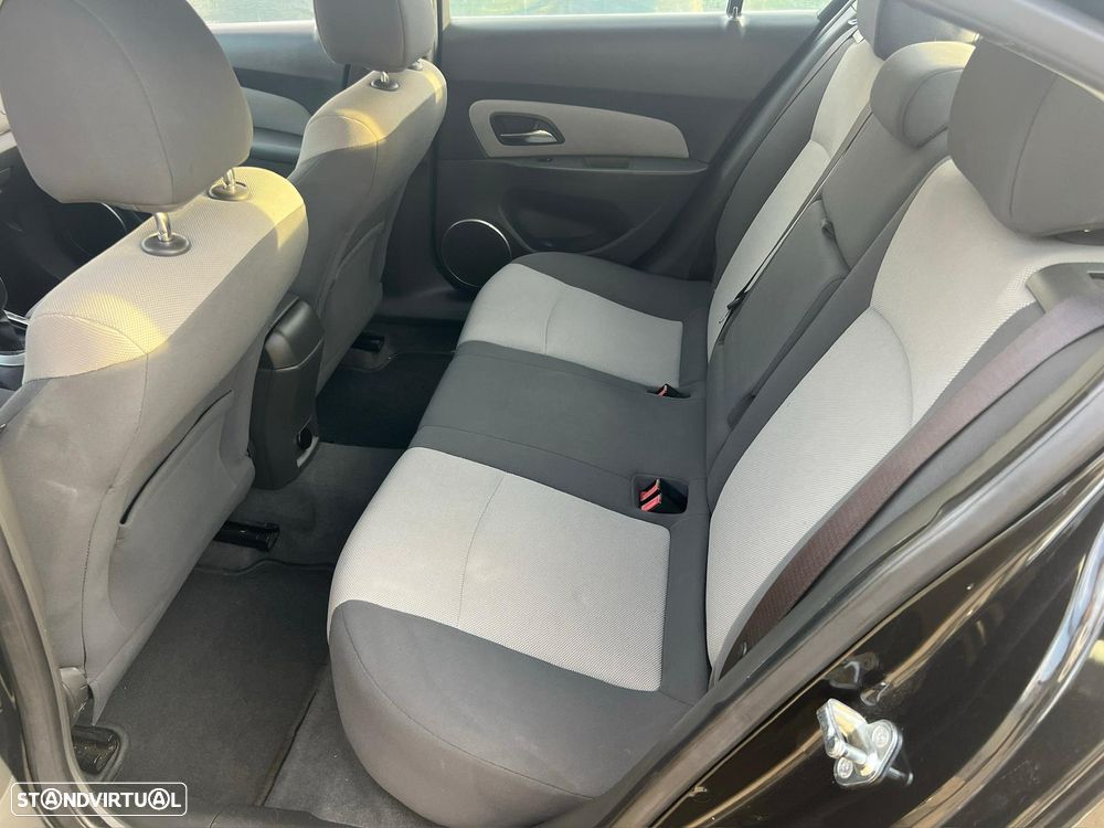 Chevrolet Cruze 2.0 LT - 11
