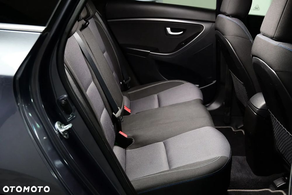 Hyundai i30 blue Kombi 1.6 CRDi DCT Passion - 23