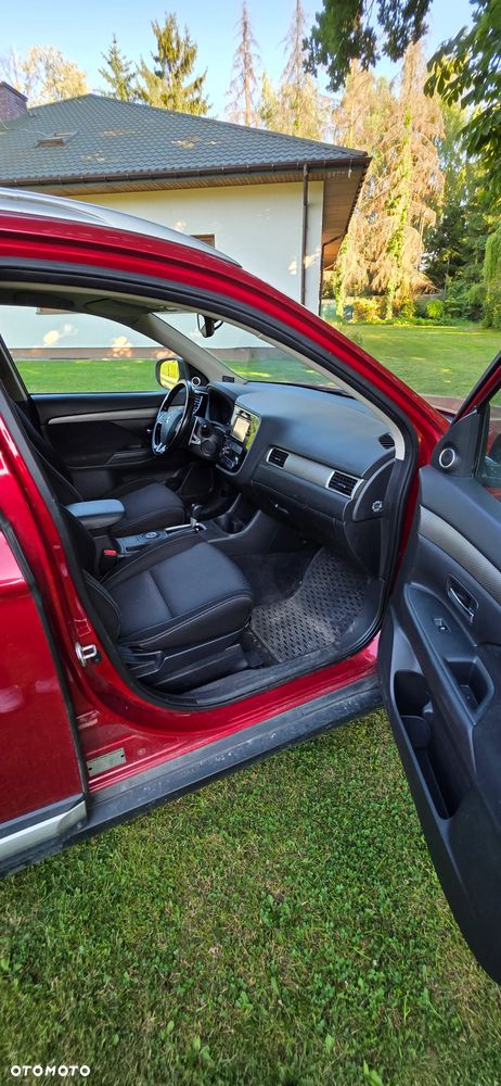 Mitsubishi Outlander 2.2 DI-D Intense + SDA 4WD - 7