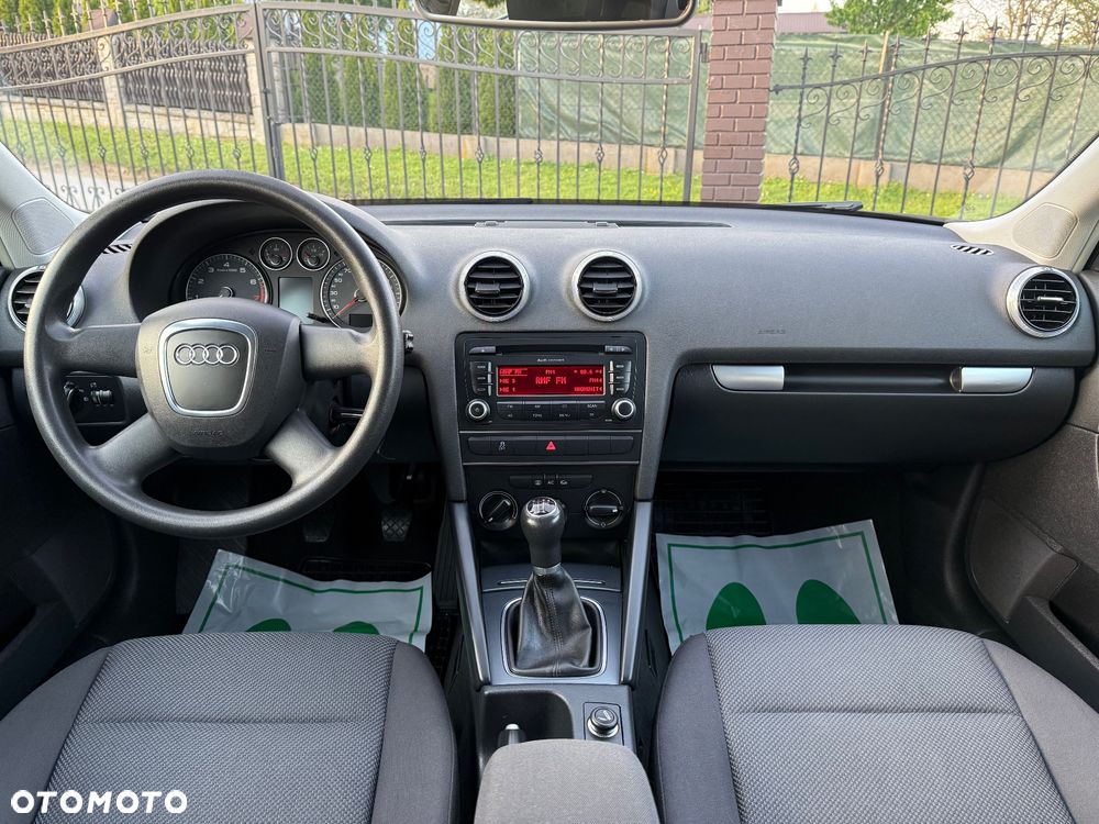 Audi A3 Sportback 1.6 Ambiente - 12