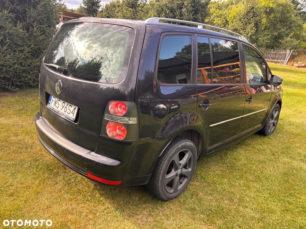 Volkswagen Touran 2.0 TDI DPF Highline DSG - 3