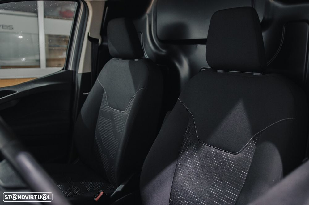 Ford Transit Courier - 22