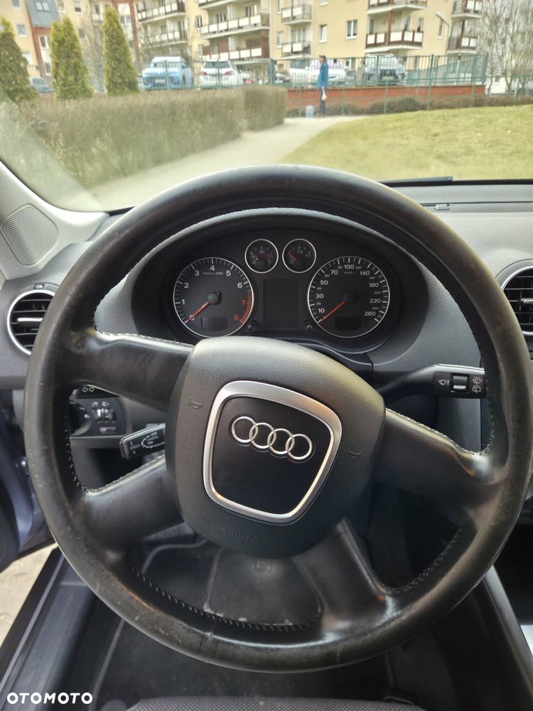 Audi A3 Sportback 1.6 Ambiente - 17