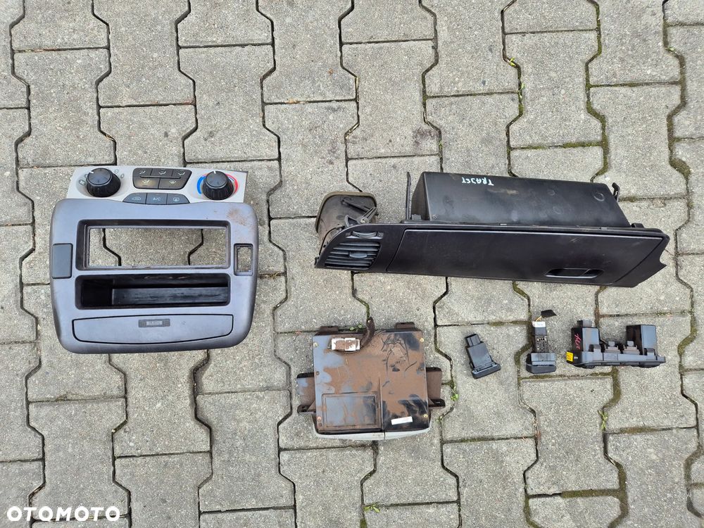 PANEL WŁĄCZNIK SCHOWEK HYUNDAI TRAJET 2.0 CRDI LIFT - 2