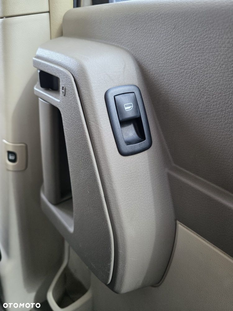 Chrysler Town & Country - 15