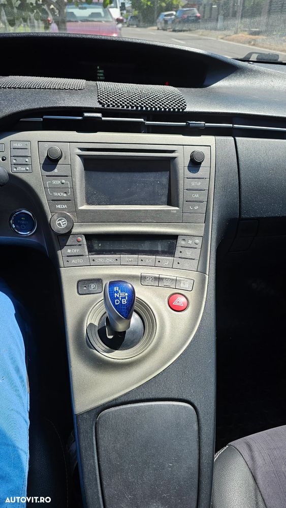 Toyota Prius (Hybrid) Sol - 27